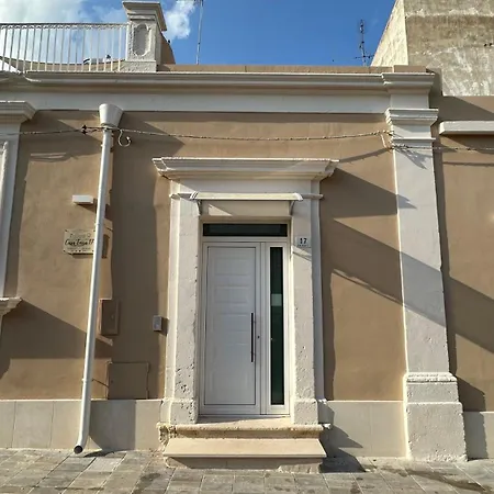 Casa Enza 17 *